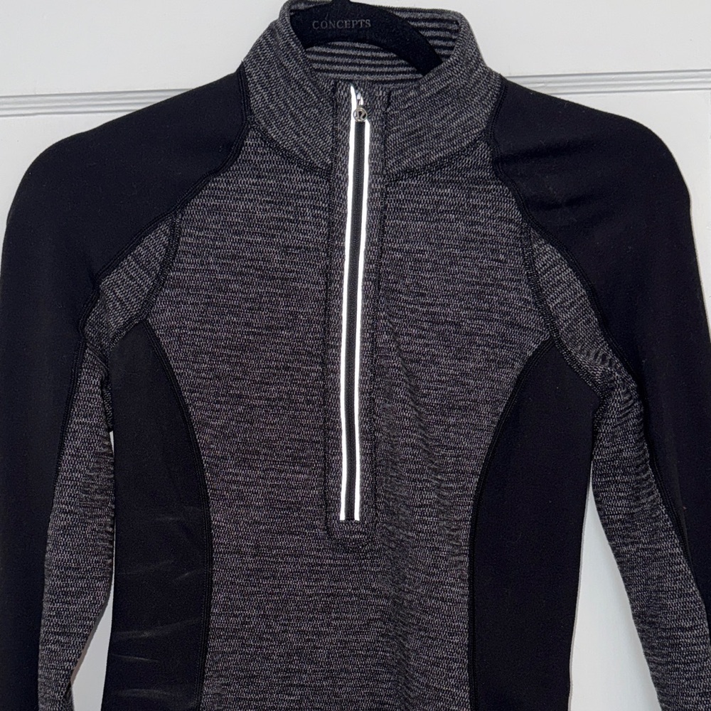 Women’s Lululemon Half-Zip reversible brushed Pullover - Black & Charcoal